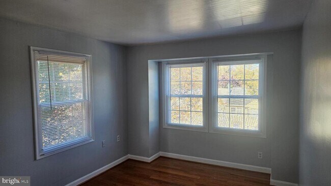 Building Photo - 12131 Salemtown Dr