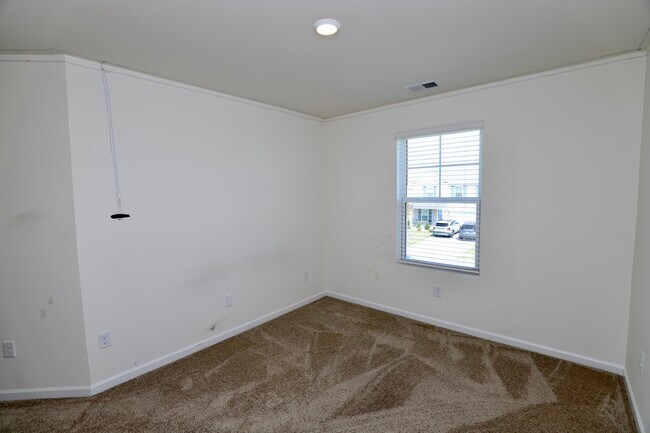 Building Photo - 1718 Canopy Dr