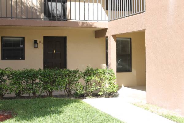 Front Entrace - 21900 Lake Forest Cir