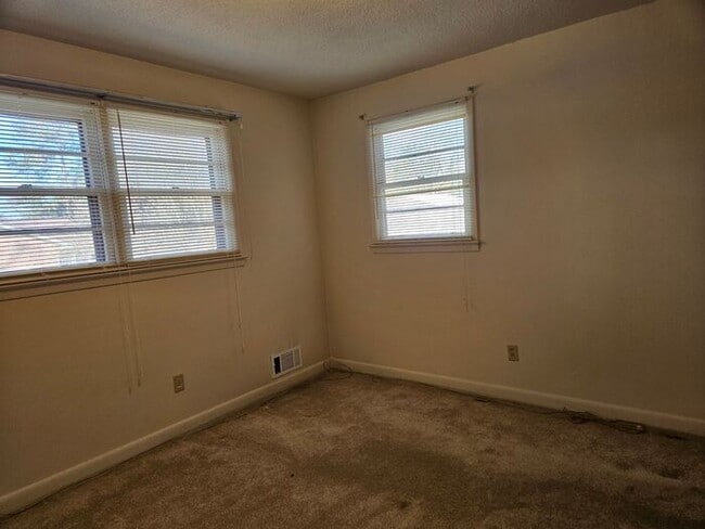 Building Photo - 117 Autumn Ln