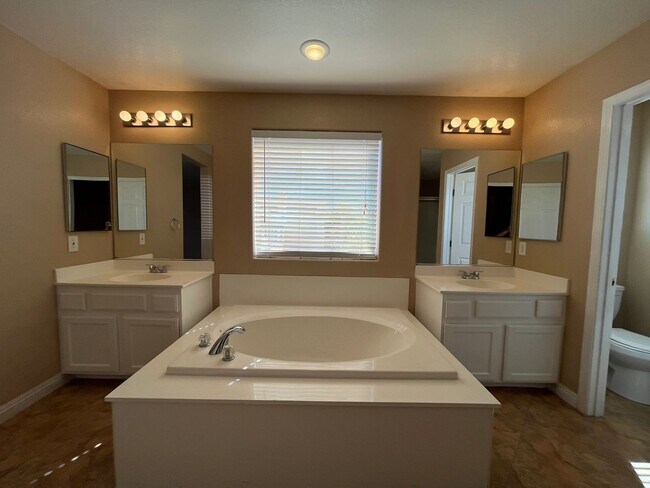 Building Photo - 8988 Winchester Ridge St