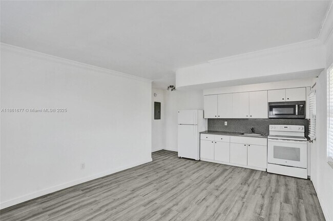 Building Photo - 7520 NE Miami Ct