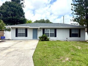Building Photo - 3-Bed/2-Bath Sarasota Gem: Private Pool & Central Location!!