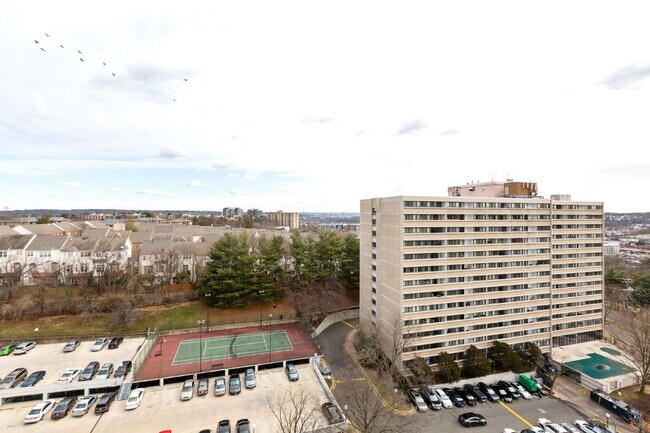 Building Photo - Amazing Opportunity to Rent this well Main...
