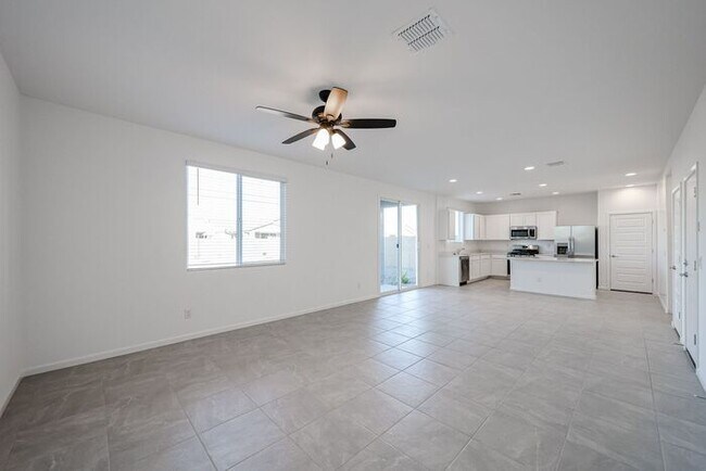 Building Photo - NEW 5 BEDROOM 3 BATHROOM HOME AVILABLE FOR RENT!