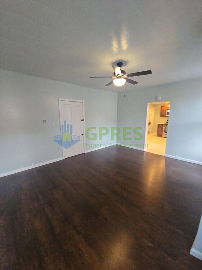 Building Photo - 119 E Sherman St