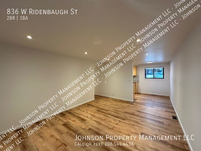Building Photo - Boise Ridenbaugh Apartments: Comfortable a...