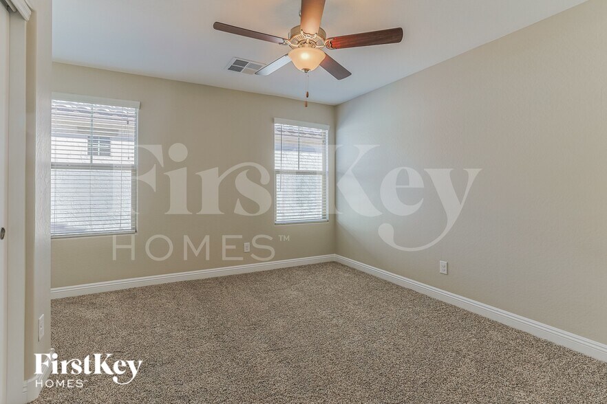 Building Photo - 257 N Sunrise