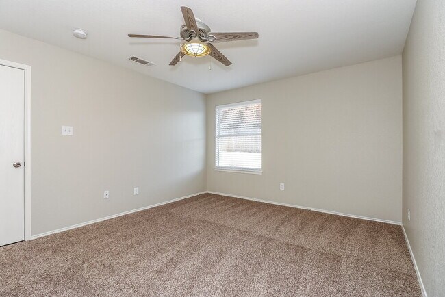 Building Photo - 2745 Briscoe Dr
