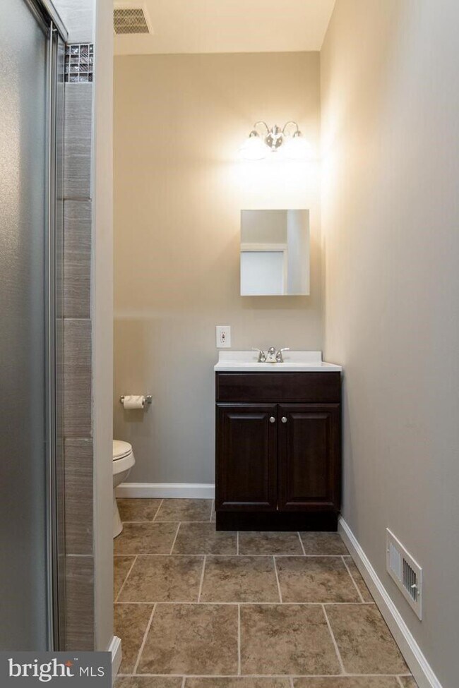 Building Photo - Charming 2 Bedroom/2.5 Bathroom Townhome in Patterson Neighborhood, MD!