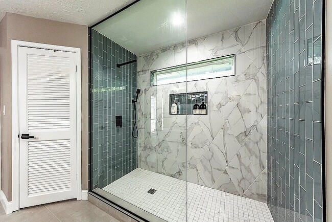 Building Photo - 3610 Lonniewood Dr