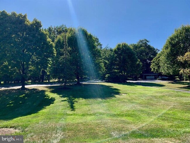 Building Photo - 110 Canterbury Ln