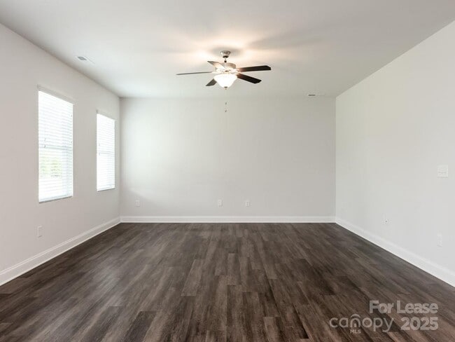 Building Photo - 4512 Grove Manor Dr