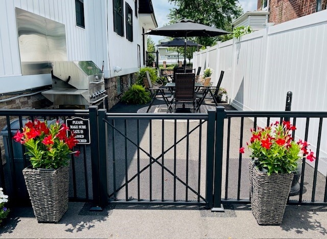 Building Photo - 263 S York Rd