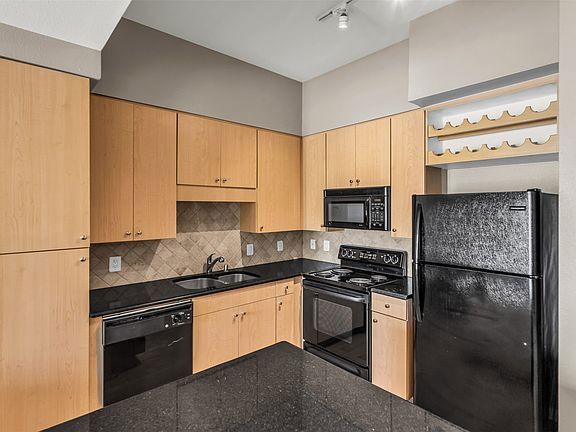 Building Photo - 3225 Turtle Creek Blvd Blvd