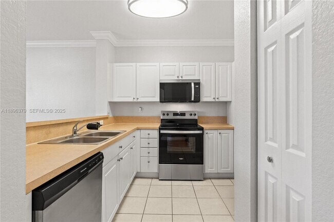 Building Photo - 1398 NE 33rd Ave