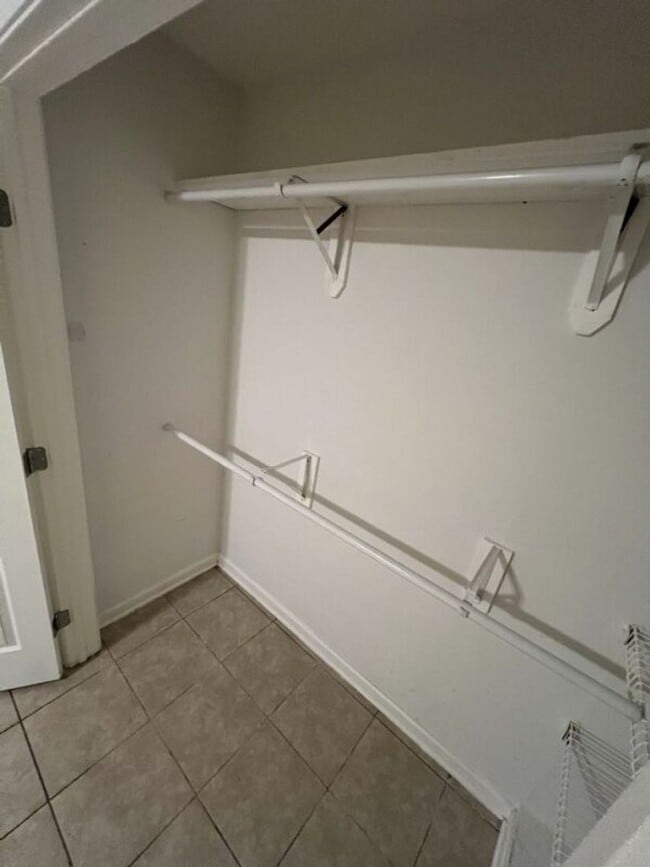 Building Photo - Newly updated!  3 bedroom, 1.5 bath home o...