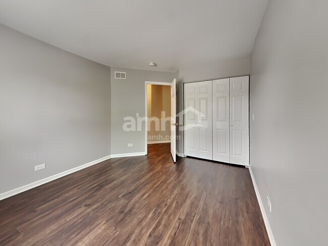 Building Photo - 9921 Bedford Dr