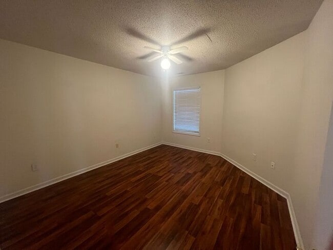 Building Photo - Breezewood Condo, 2 Brd/2bath, center of W...