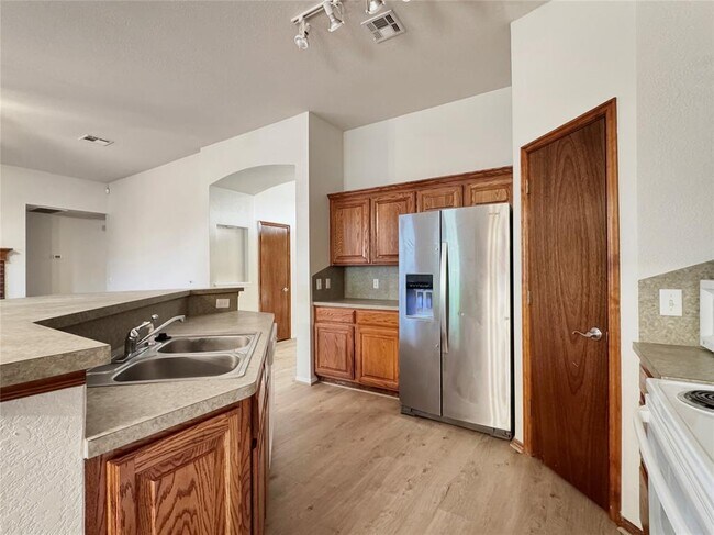 Building Photo - 14021 Harvest Cir