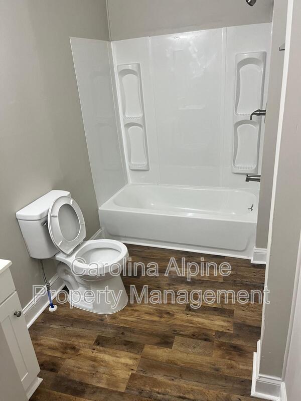 Building Photo - 421 Carolina Ave