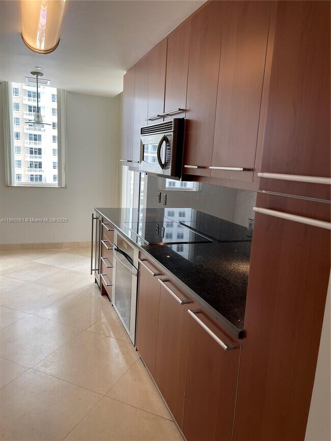 Building Photo - 901 Brickell Key Blvd