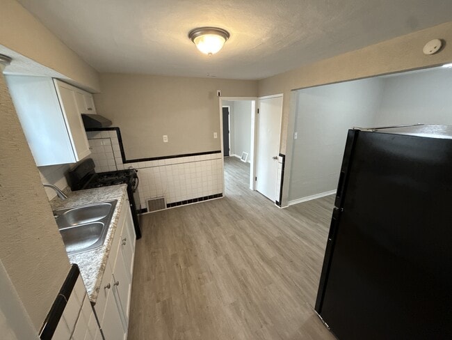 Building Photo - 7441 Calvin Ave