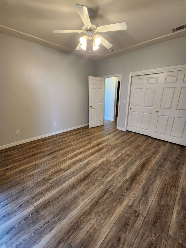 Building Photo - Gorgeous 4 Bed, 2 Bath Home with Large Garage and Fenced Backyard