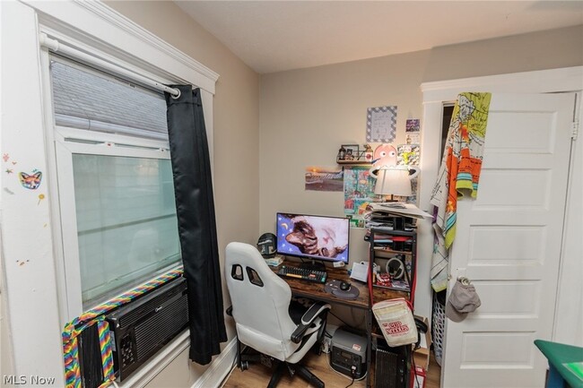 Building Photo - 1446 Hopkins Ave