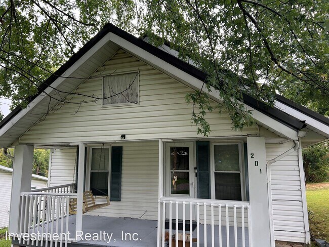 Primary Photo - 2 br, 1 bath House - 201 North Locust St.