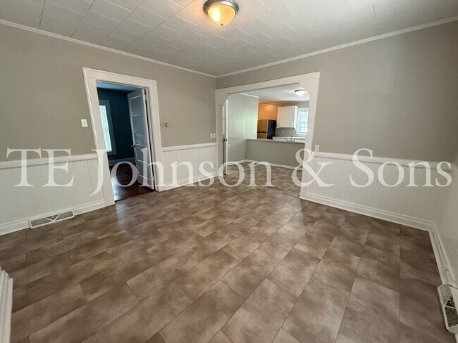 Building Photo - Charming 2 Bedroom Home with Rocking Chair Front Porch Near Downtown Winston-Salem
