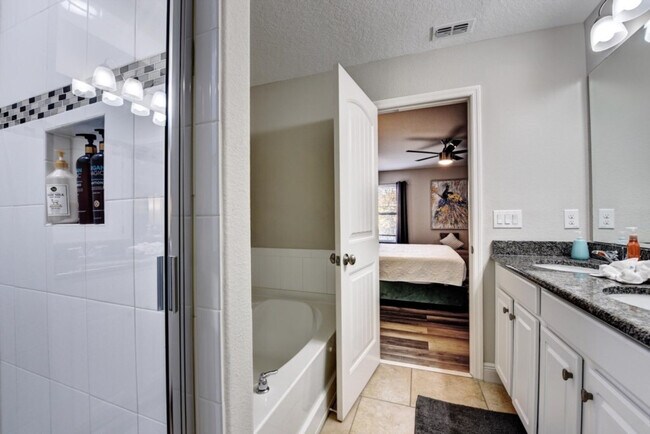 Building Photo - 5254 Wildwood Wy