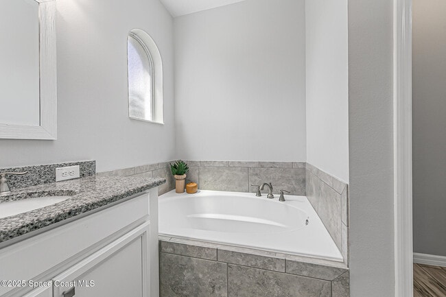 Building Photo - 7544 Loren Cove Dr
