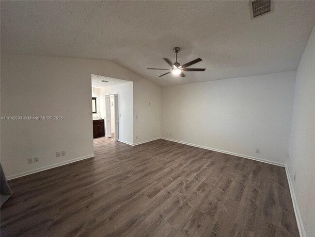 Building Photo - 1048 NW 99th Ave
