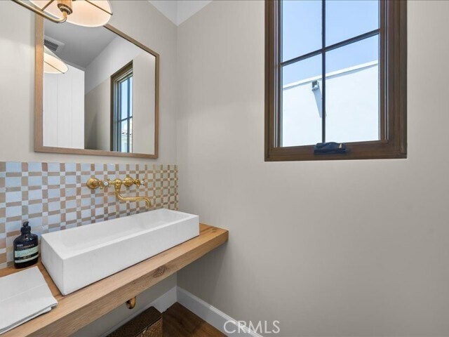 Building Photo - 505 Bayview Dr