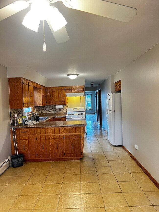 Building Photo - 5709 S Archer Ave
