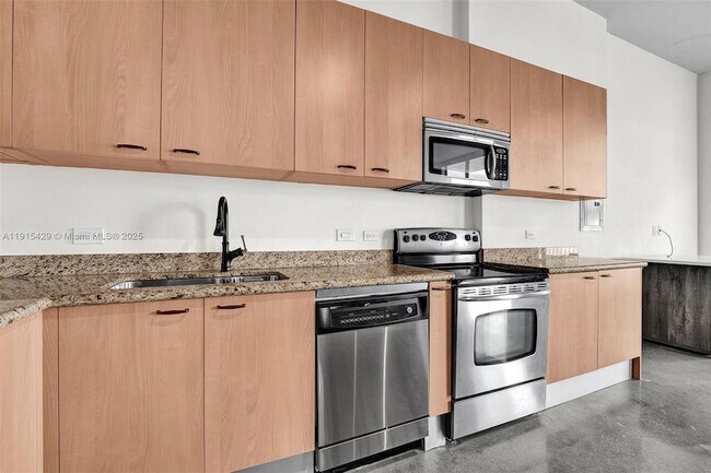 Building Photo - 2100 Van Buren St