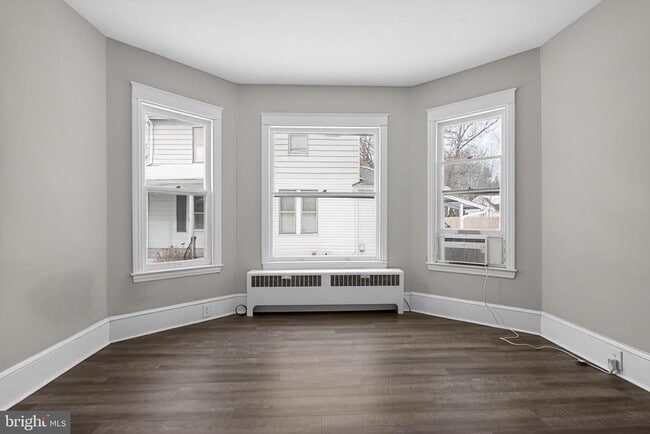 Building Photo - 127 7th Ave