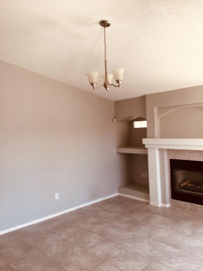 Building Photo - 5429 Roger Maris Dr