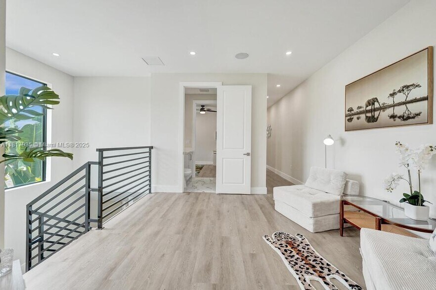 Building Photo - 1101 NE 16th Ter