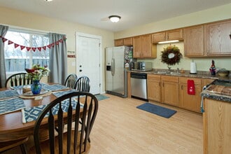 Building Photo - Charming 3-Bed Duplex in SE Minneapolis