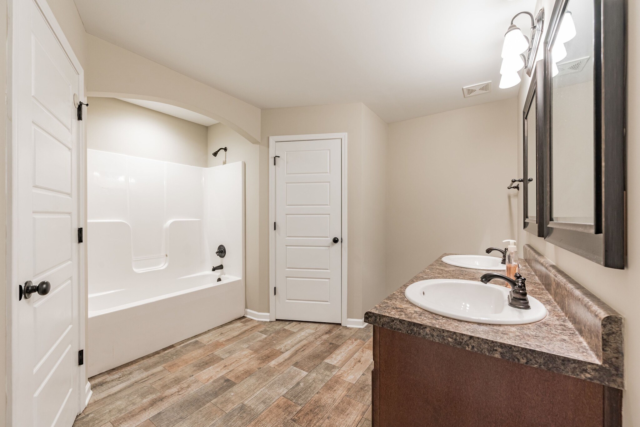 Building Photo - 6208 Mimosa Gardens Dr