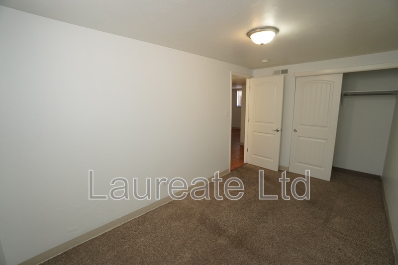 Building Photo - 5550 W 3rd Pl