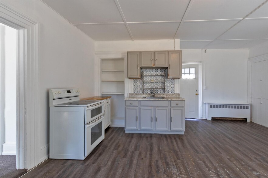 Building Photo - 5625-5639 NY-82