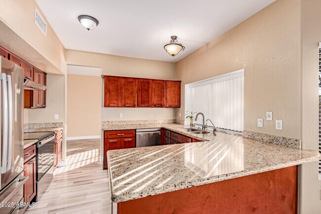 Building Photo - 1110 N Aspen Dr