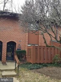 Building Photo - 1005 Worthington Dr