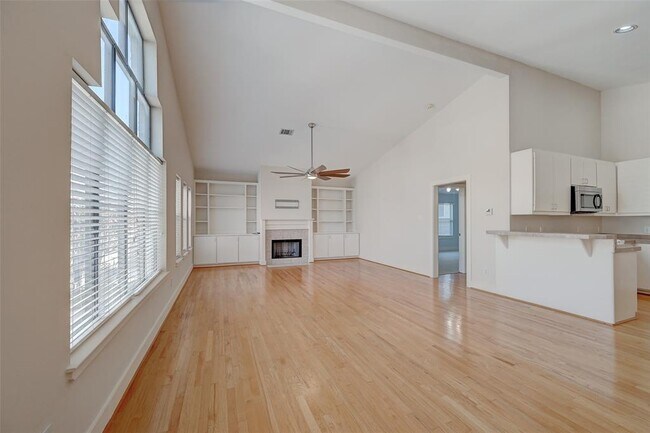 Building Photo - 5723 Larkin St