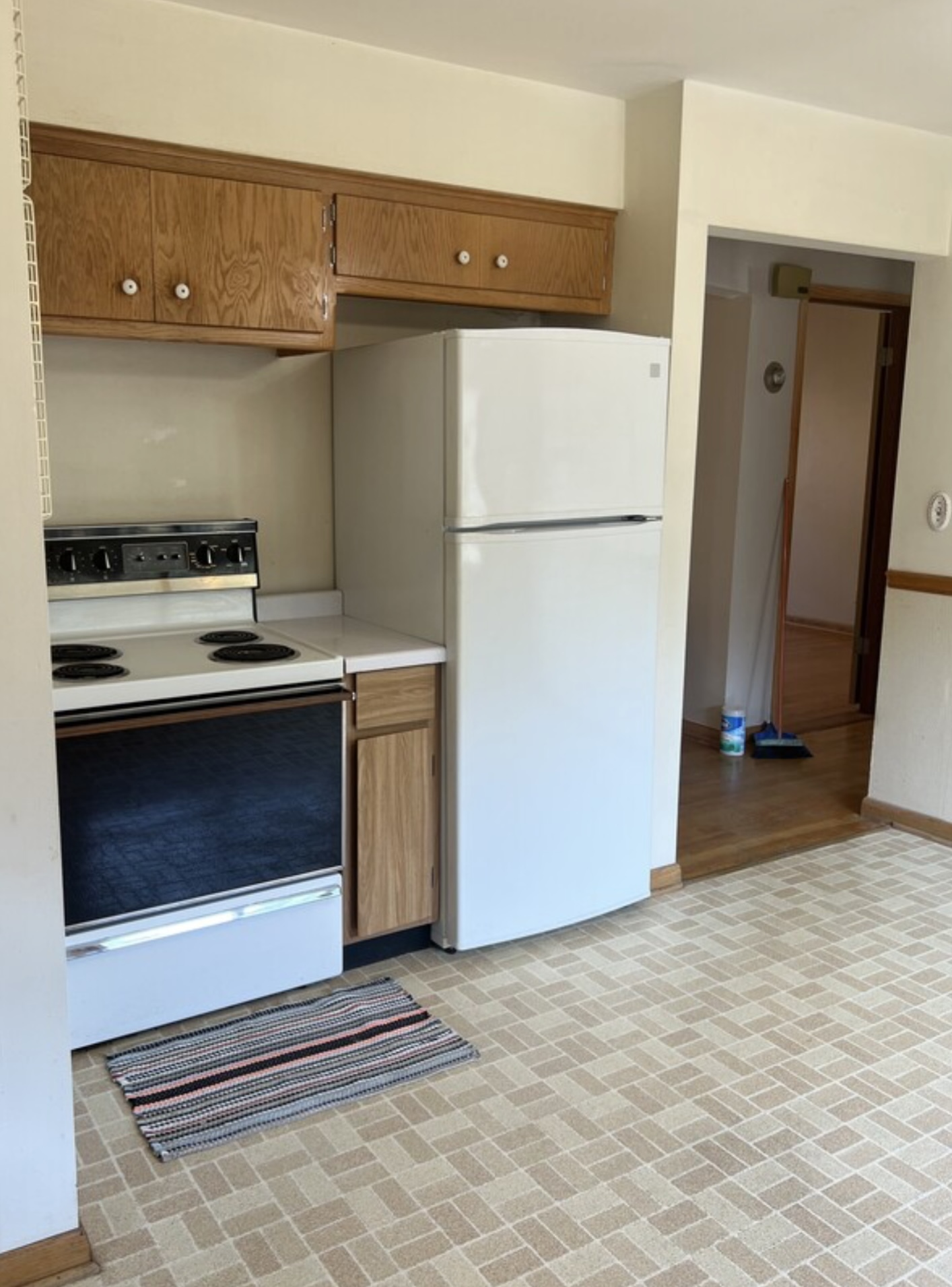 Kitchen appliances - 4724 N 88th Ct