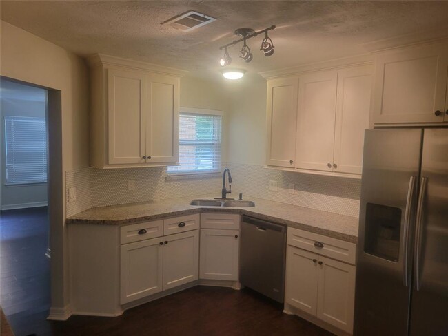 Building Photo - 12410 Brook Meadows Ln