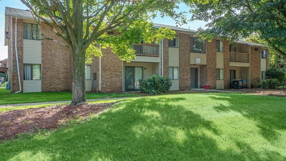 Primary Photo - Woodhues Apartments